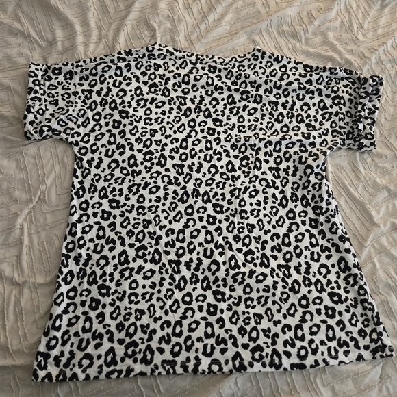 Leopard print tshirt with pocket - Picture 2 of 3